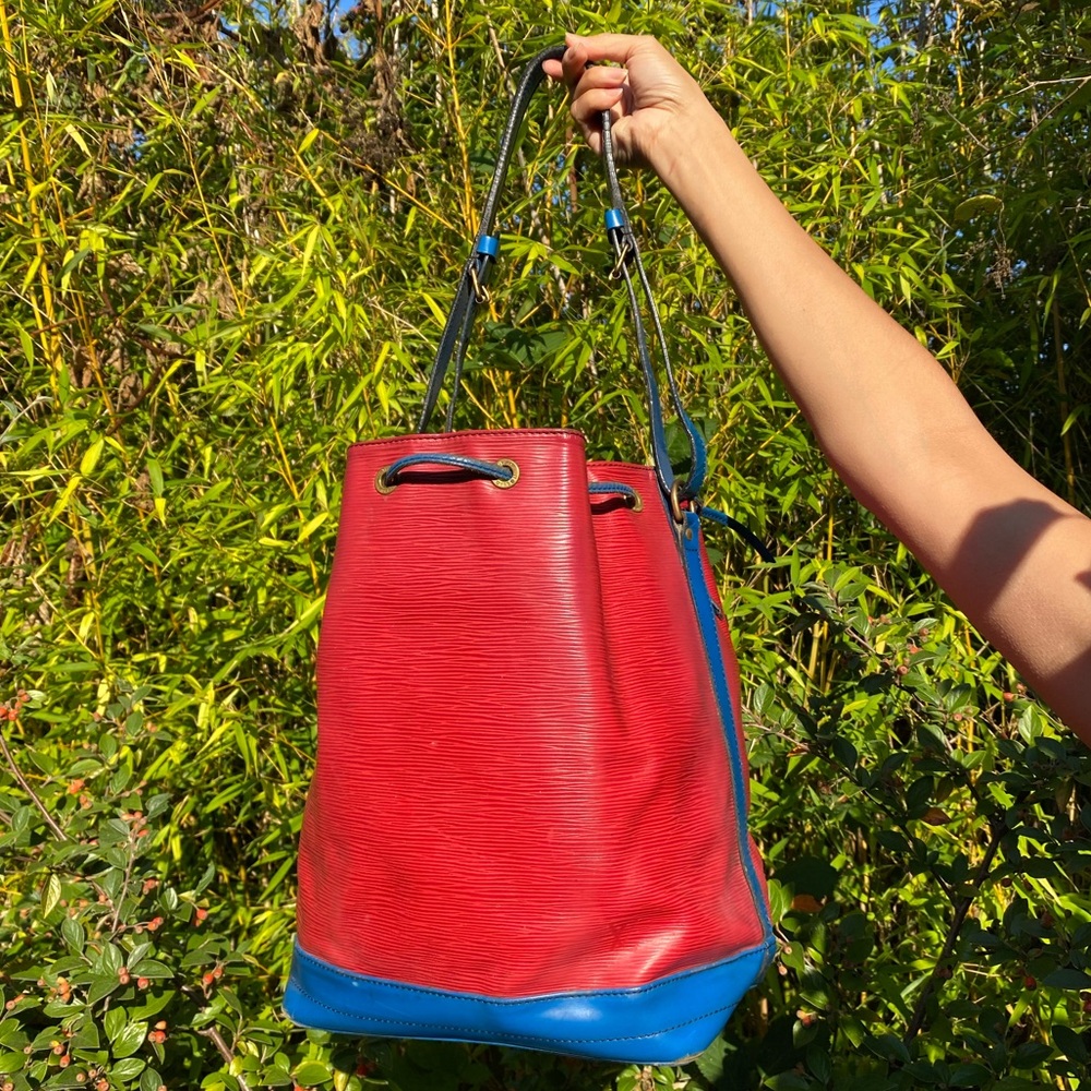 LOUIS VUITTON Noe Epi Bi-Color bucket bag